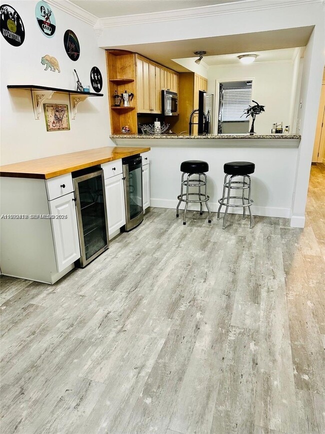 Building Photo - 5201 SW 31st Ave