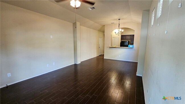 Building Photo - 538 Creekside Cir
