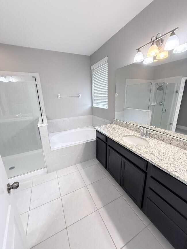 Building Photo - 8025 Navel Orange Ln