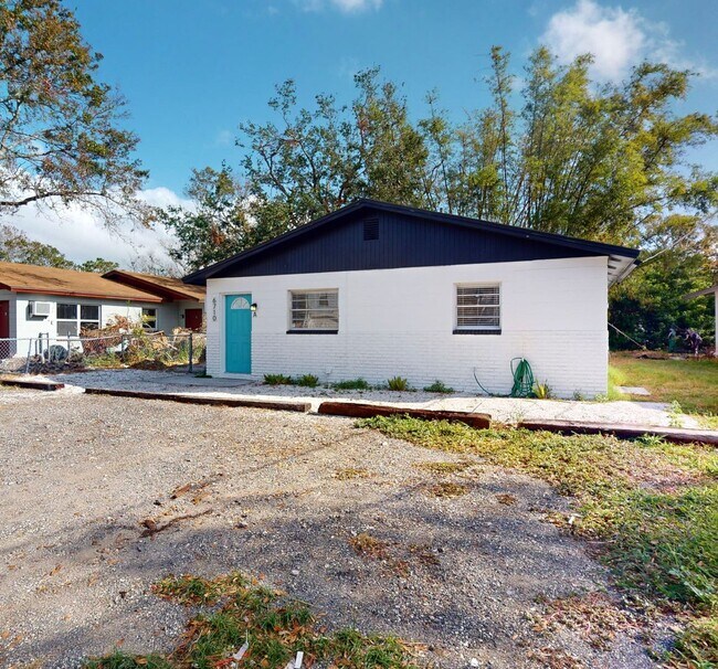 Building Photo - JUAN6710
