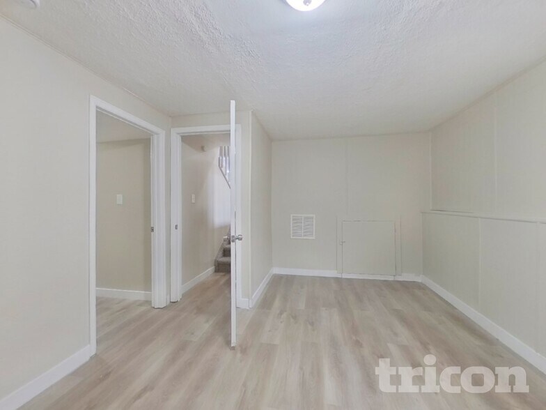 Building Photo - 3127 Moonbeam Cir S
