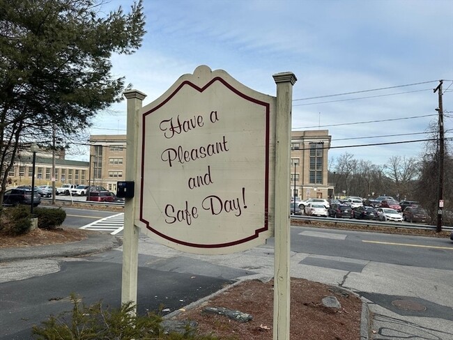 Building Photo - 340 Sunderland Rd