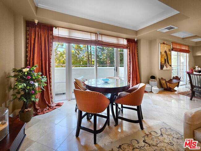 Building Photo - 10795 Wilshire Blvd