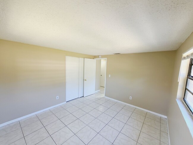 Building Photo - Charming Four Bedroom One Bathroom House p...