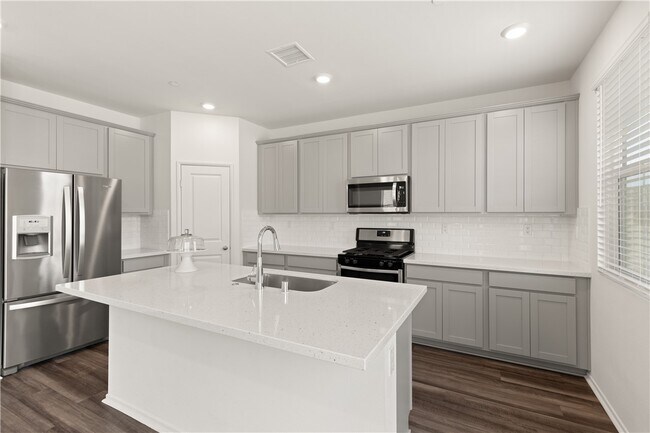 Building Photo - 895 Brookdale Dr