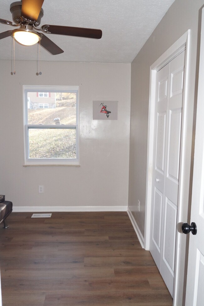 Building Photo - 6343 Cadbury Dr NW