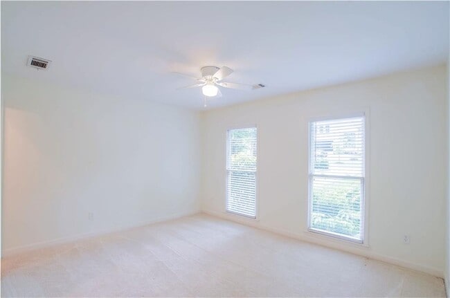Building Photo - 372 Lynne Cir