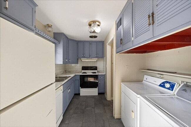 Building Photo - 717-717 Southfield Ct