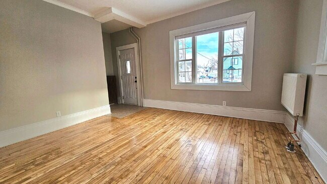 Building Photo - 3-Bed 1.5 bath Home on Payne Avenue with Spacious 2310 Sq Ft Layout – Ideal Saint Paul Living!"