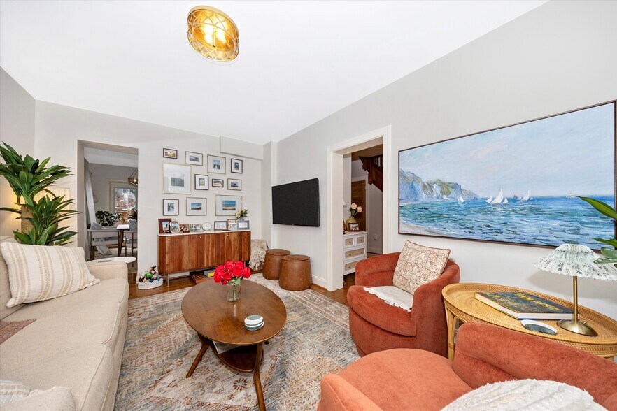 Building Photo - 15 E 5th St