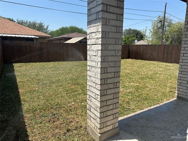 Building Photo - 16 Retama St