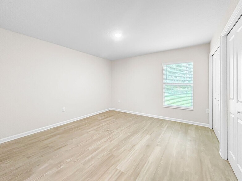 Building Photo - 9368 N Peachtree Way