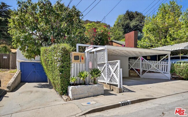Building Photo - 2565 Glen Green St