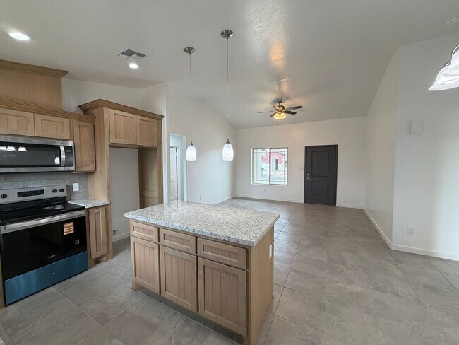 Building Photo - BRAND NEW 3 BEDROOM HOME!