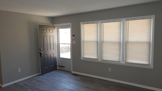 Building Photo - Cozy 3 bedrooms and 2 full baths home located on Holt Lane in Kansas City, KS