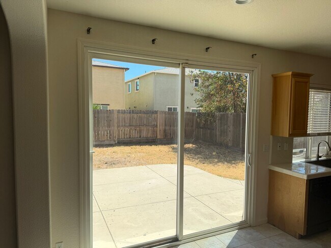 Building Photo - 702 Chandon Dr