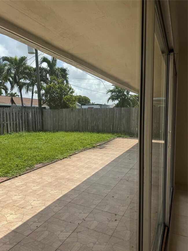 Building Photo - 9651 Sunset Strip