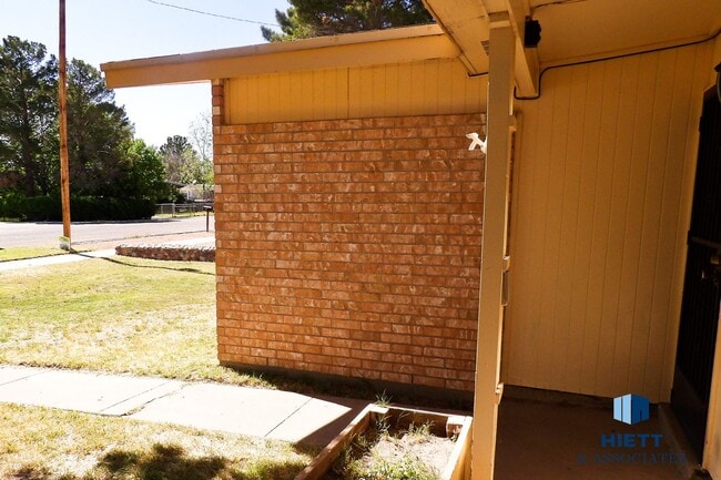 Building Photo - Gorgeous Upper Valley rental home
