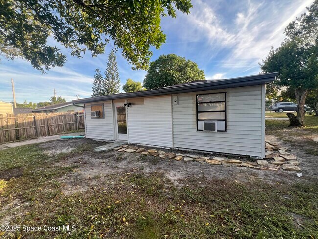 Building Photo - 1616 Terrace St