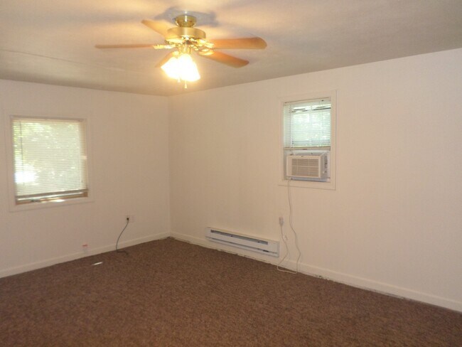 Building Photo - BONUS ROOM!