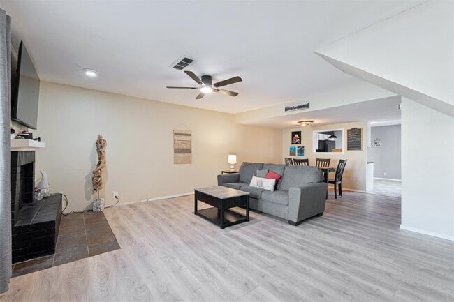 Building Photo - 9605 Hefner Village Blvd