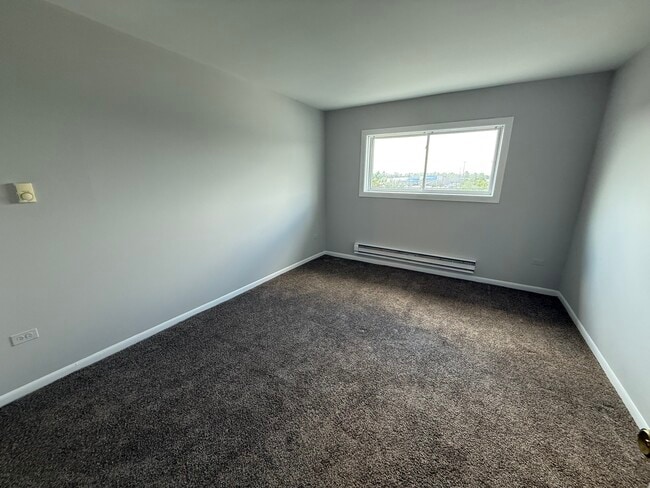 Building Photo - 1128 Des Plaines Ave
