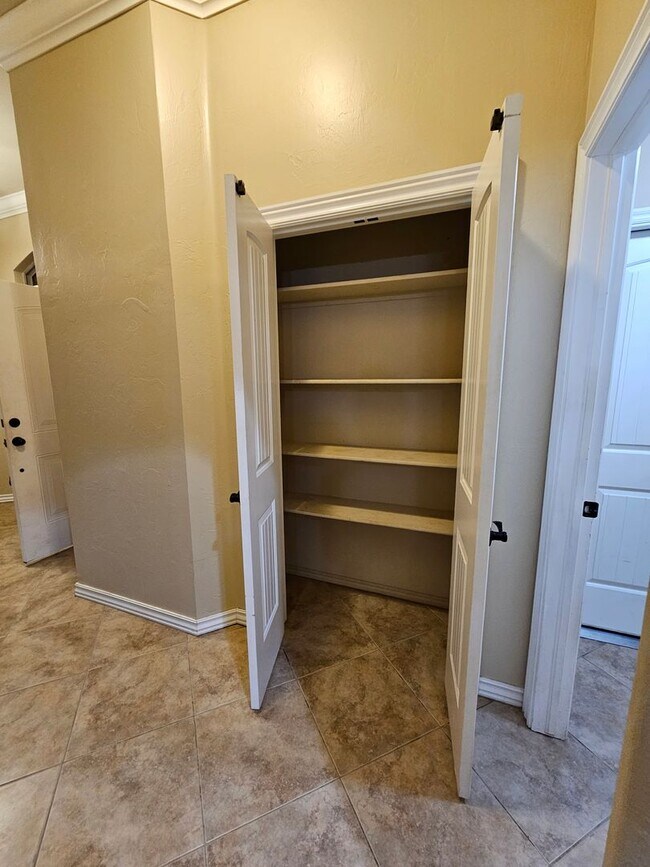 Building Photo - (4) Bed/(2) Bath in Winfield Addition OKC!