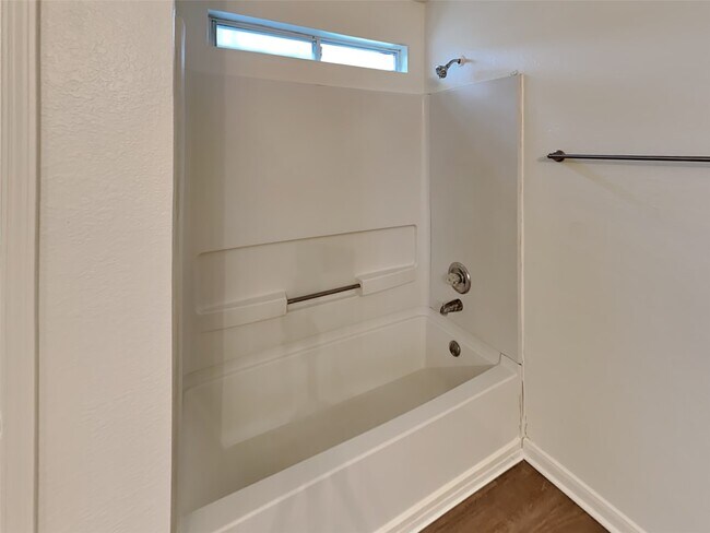 Building Photo - 9626 Eaglewood Glen Tr