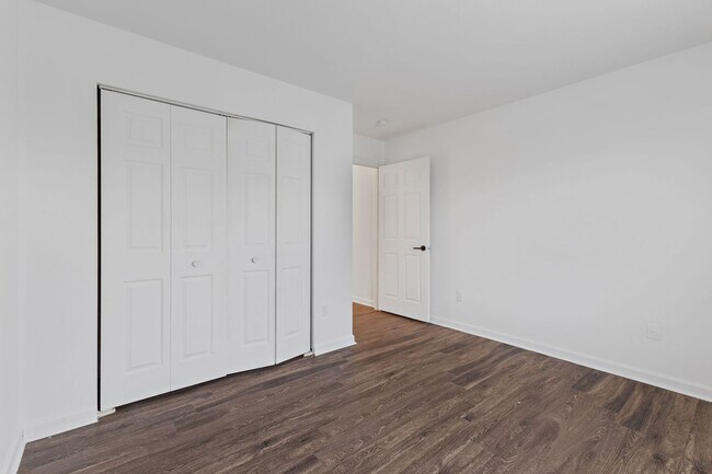 Building Photo - 1308 E Liberty Cir