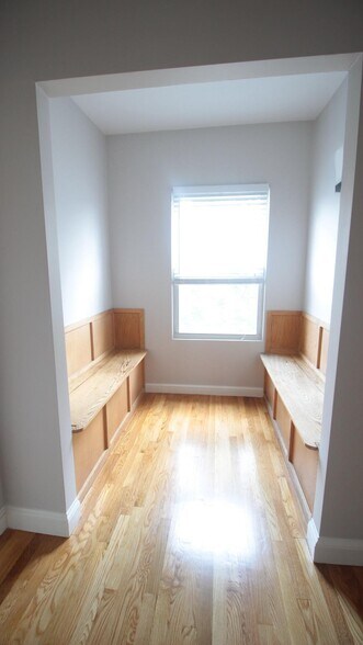 Building Photo - 1433 Cambridge St