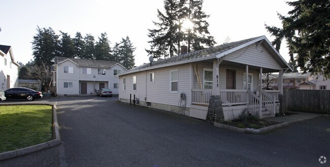 Primary Photo - 815-817 Gillis St