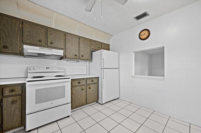 Building Photo - 102 Amherst Ln