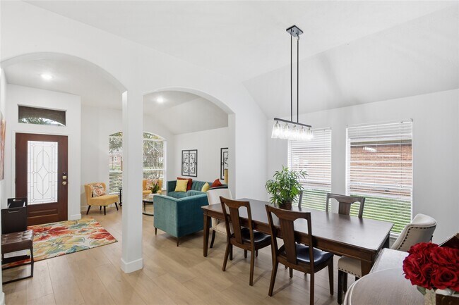 Building Photo - 17706 Windsor Grove Ln