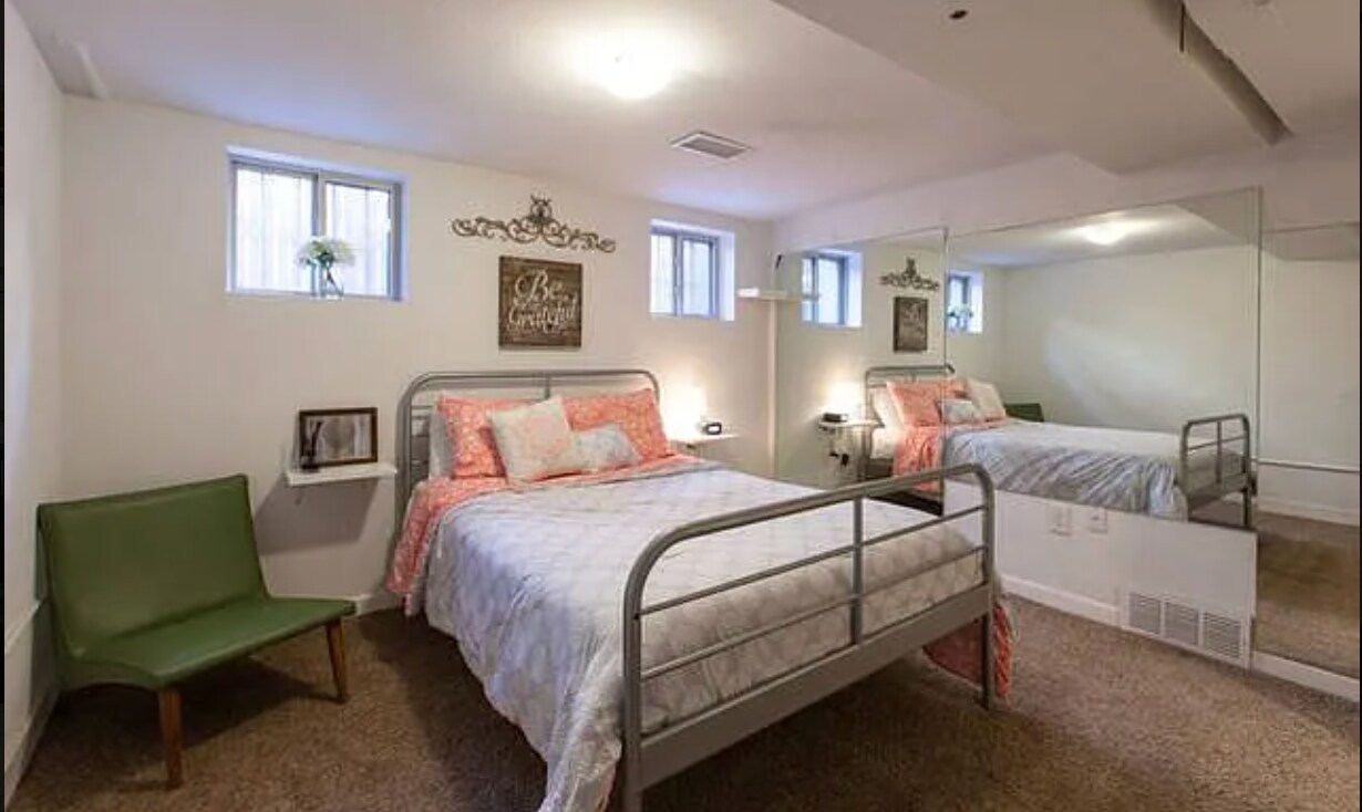 Extra Room (no closet) - 1454 Perry St