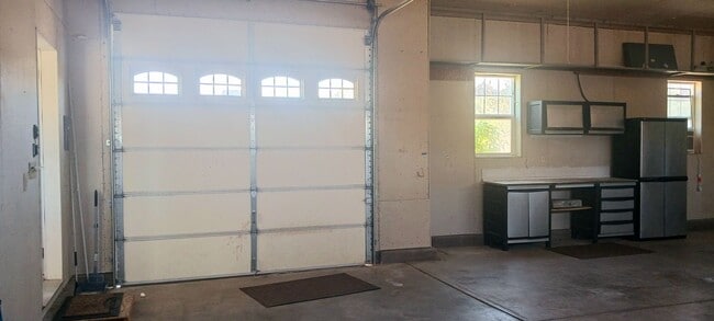 Building Photo - Spacious Home by Carson River
