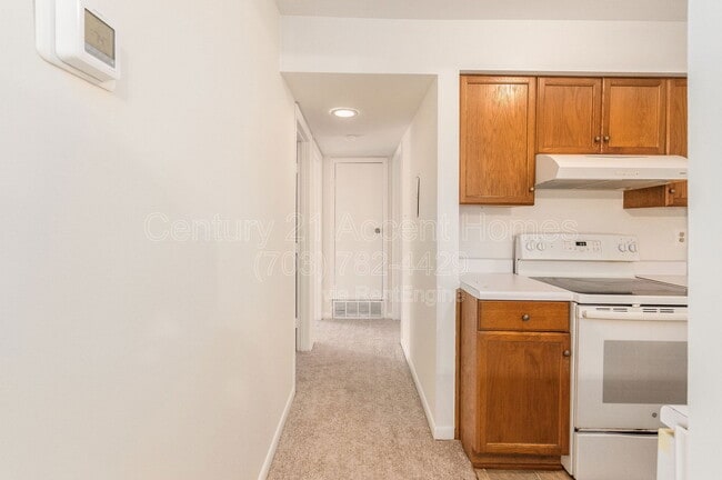 Building Photo - 5805 Royal Ridge Dr
