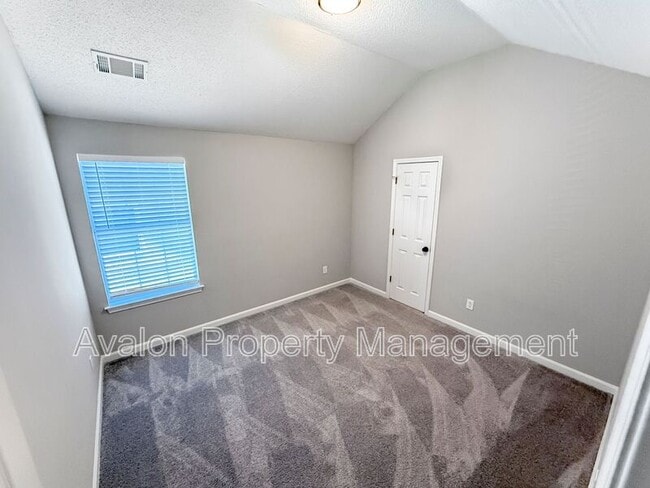 Building Photo - 282 Bonnes Dr SW