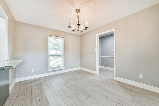 Building Photo - Rare Horse-Ready Property in Manvel
