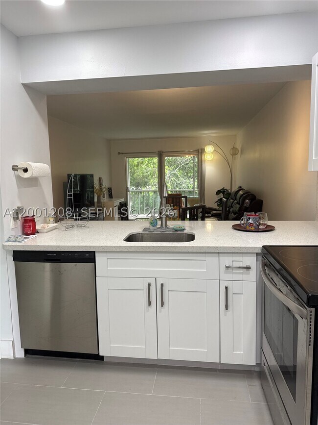 Building Photo - 1102 Bahama Bend