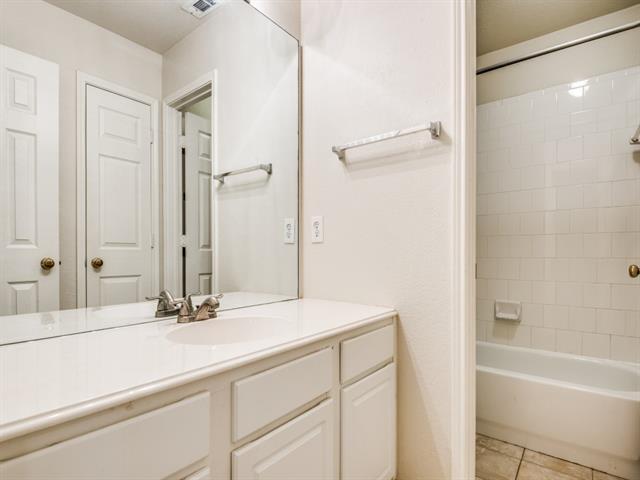 Building Photo - 2337 Ravenhurst Dr