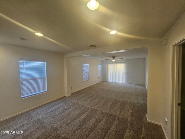 Building Photo - 40438 W Helen Ct