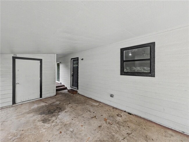 Building Photo - 24 Hampstead Ln