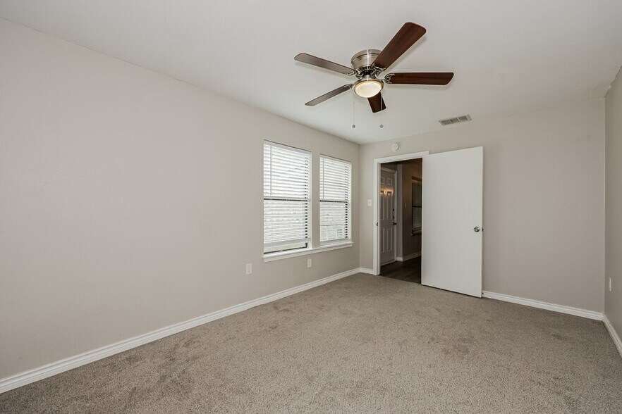 Building Photo - 522 Chancellorsville Dr