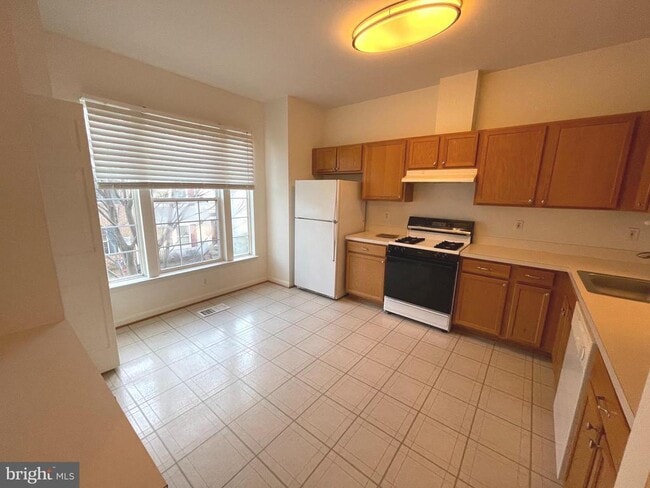 Building Photo - 4080 Fountainside Ln