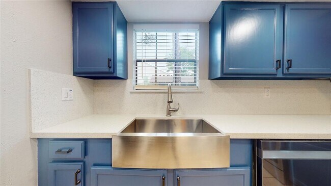 Building Photo - 14911 Wunderlich Dr