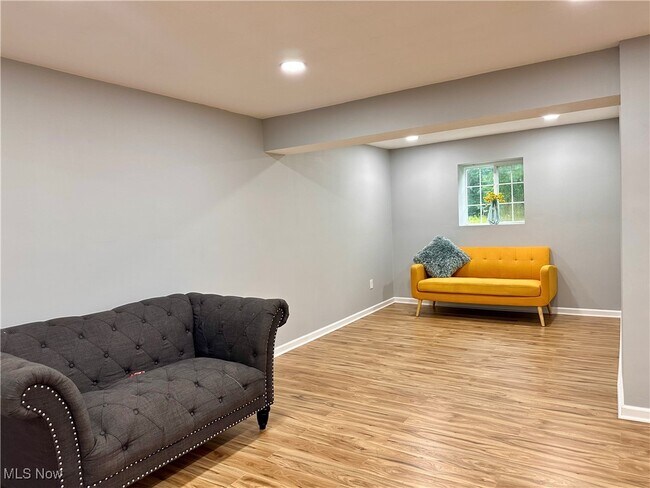 Building Photo - 10456 Dogwood Dr