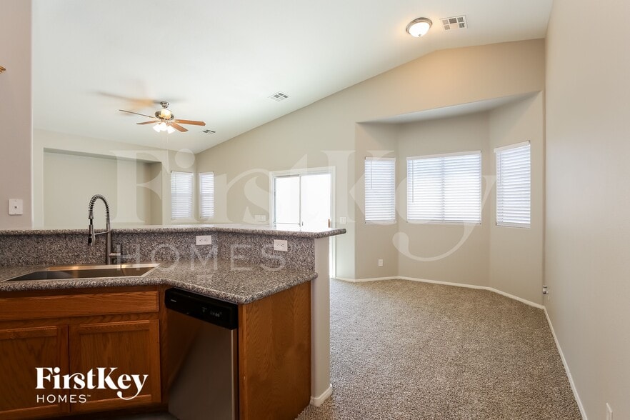 Building Photo - 609 Fiesta Del Rey Ave