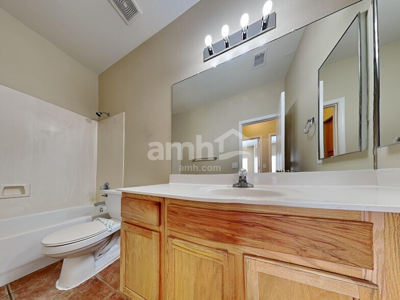 Building Photo - 11852 W Cambridge Ave