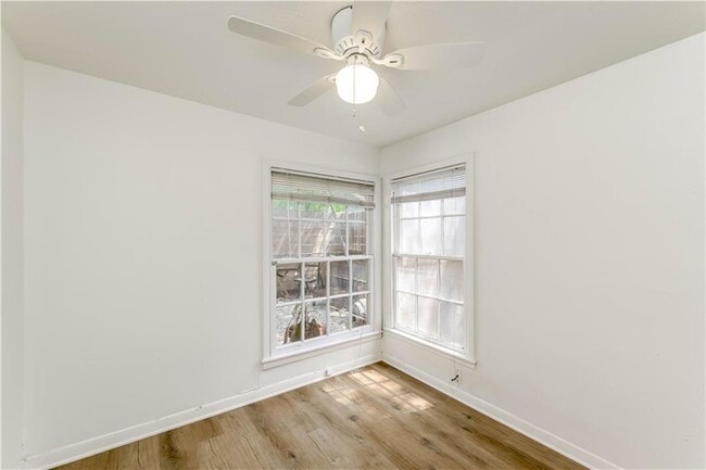 Building Photo - 1505 W 12th St