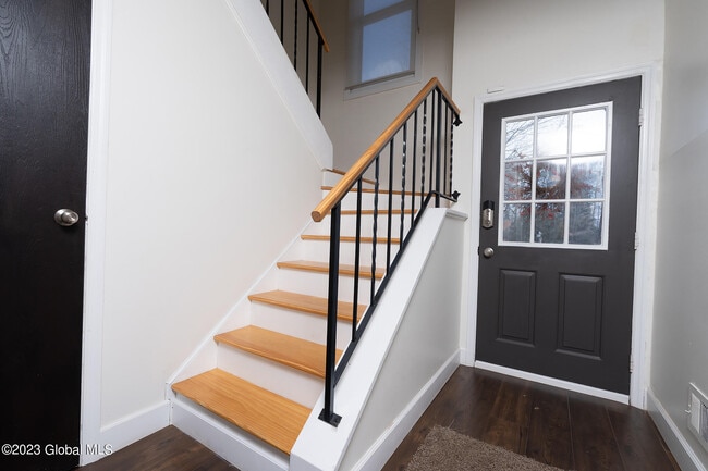 Building Photo - 416 Greenhill Ct